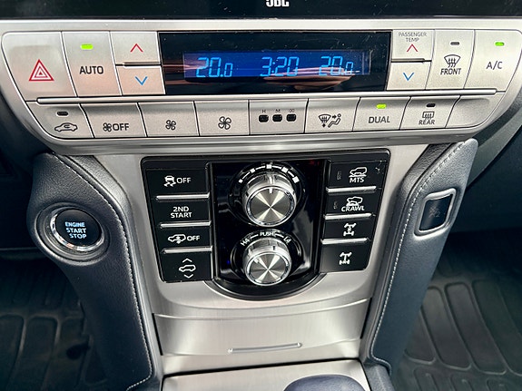 Toyota Land Cruiser 19 of 30