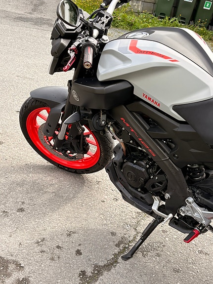 Yamaha MT-125 11 of 14
