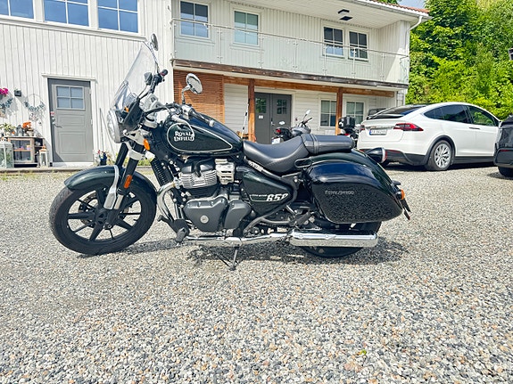 Royal Enfield Super Meteor 650 2 of 12