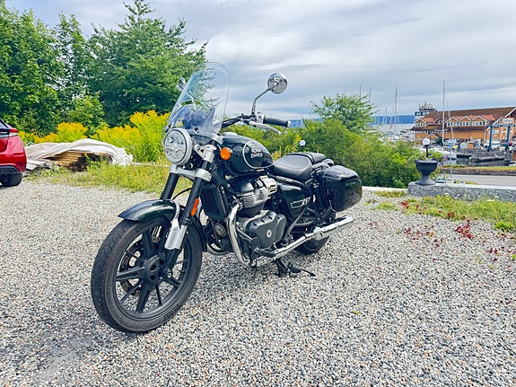 Royal Enfield Super Meteor 650 8 of 12