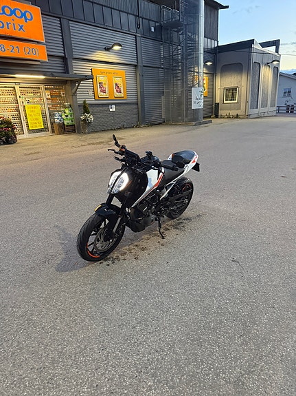 KTM 390 Duke Quickshifter+ 2 of 12