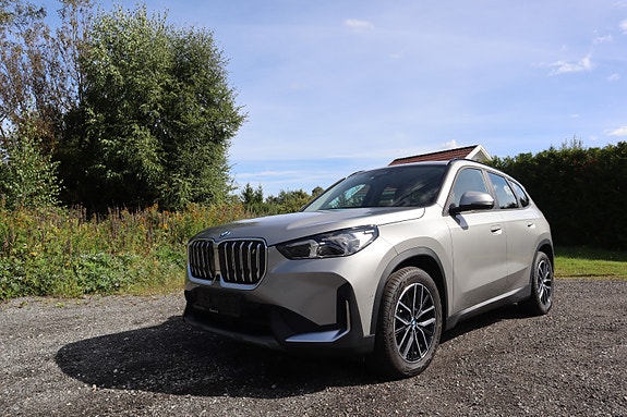 BMW iX1 2 of 14