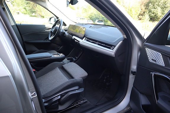 BMW iX1 12 of 14