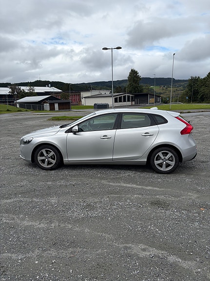 Volvo V40 6 of 21