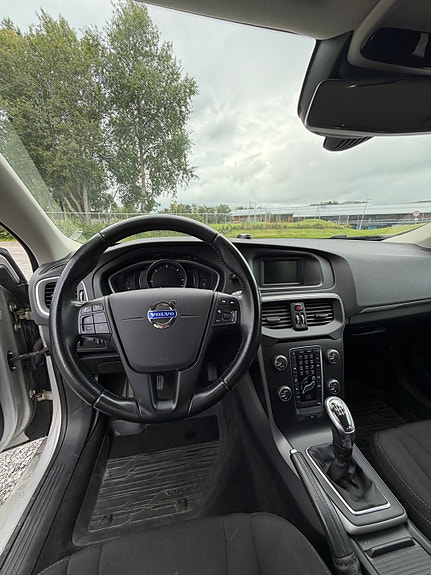 Volvo V40 15 of 21
