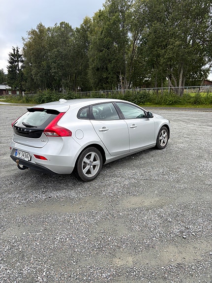 Volvo V40 4 of 21