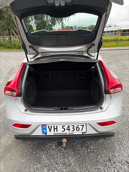 Volvo V40 11 of 21