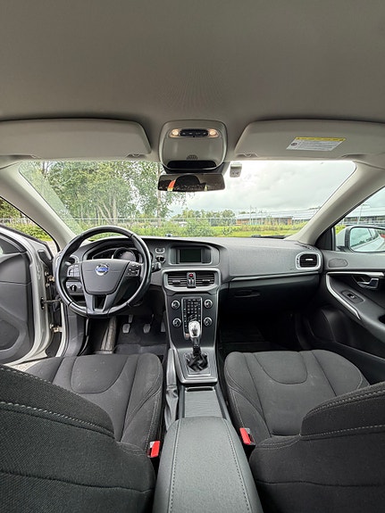 Volvo V40 12 of 21