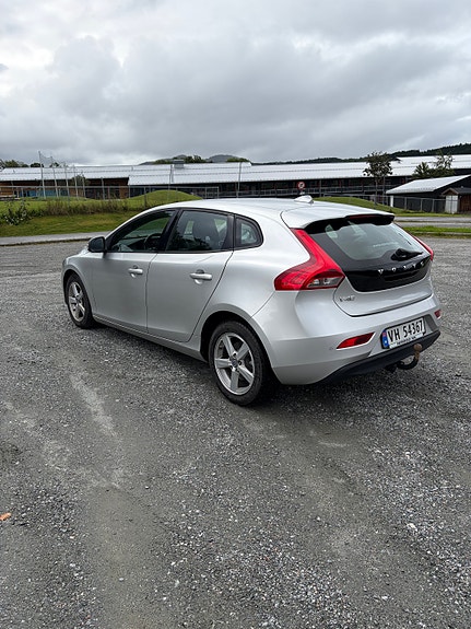 Volvo V40 3 of 21