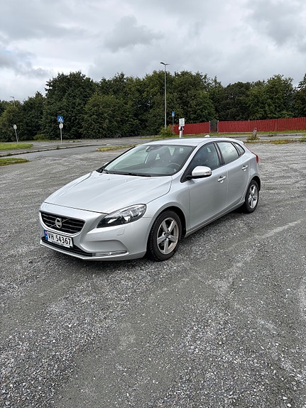 Volvo V40 2 of 21