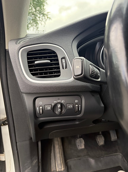 Volvo V40 17 of 21
