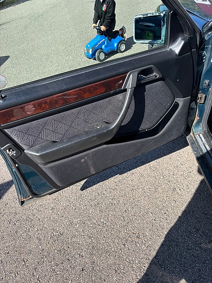 Mercedes-Benz E220 6 of 7