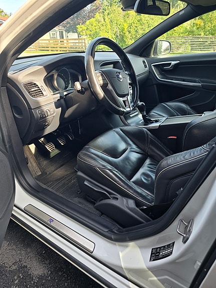 Volvo V60 4 of 12