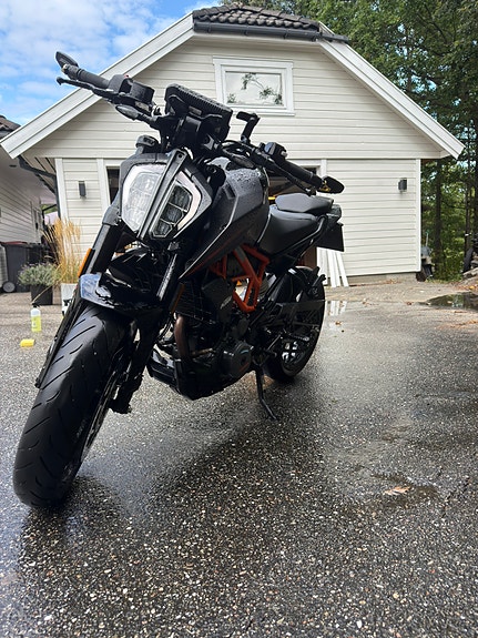 KTM 390 Duke "Black Edition" 4 of 9
