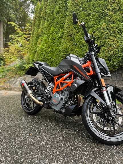 KTM 390 Duke "Black Edition" 2 of 9