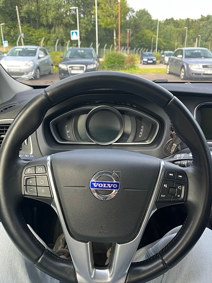 Volvo V40 4 of 14