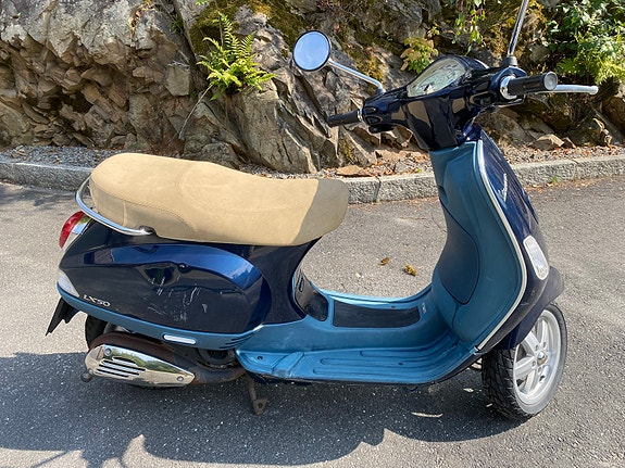 Vespa LX 50 2 of 8