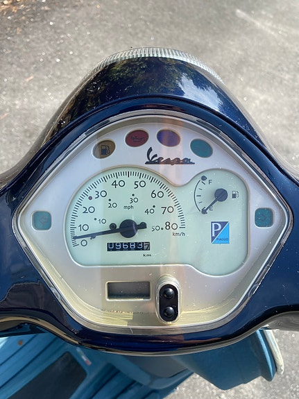 Vespa LX 50 4 of 8