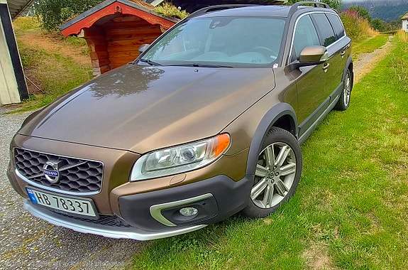 Volvo XC70 2 of 12