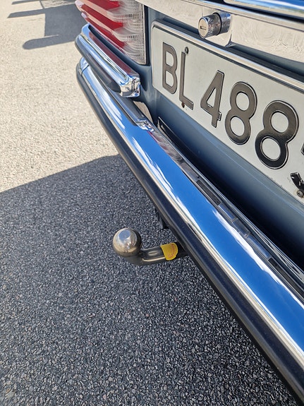 Mercedes-Benz S280 2 of 17