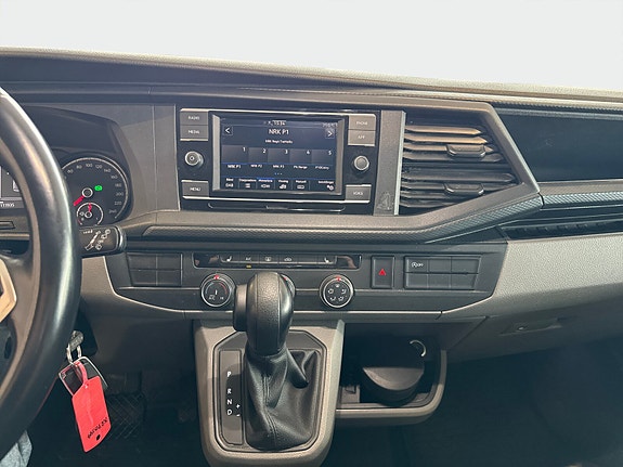 Volkswagen Caravelle 12 of 18