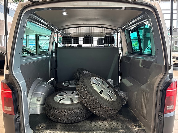 Volkswagen Caravelle 11 of 18