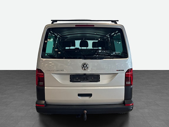 Volkswagen Caravelle 5 of 18