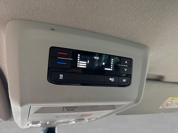 Volkswagen Caravelle 16 of 18