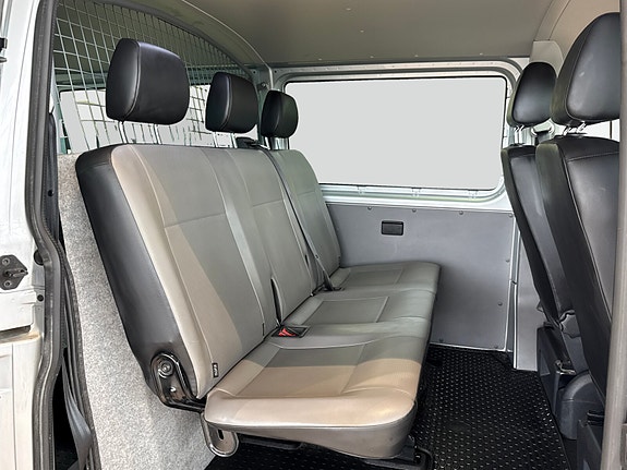 Volkswagen Caravelle 10 of 18