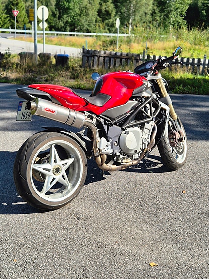 MV Agusta BRUTALE 2 of 5