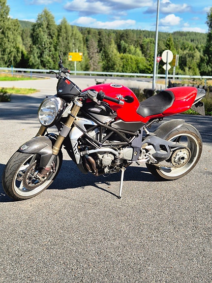 MV Agusta BRUTALE 4 of 5