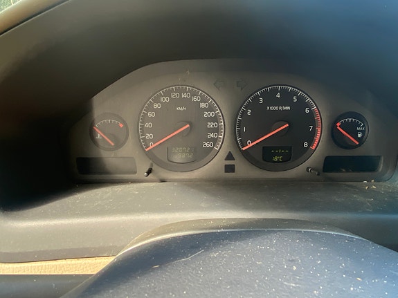 Volvo XC70 2 of 11