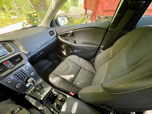 Volvo V40 Cross Country 8 of 28