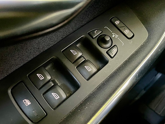 Volvo V40 Cross Country 14 of 28