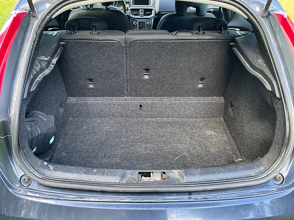 Volvo V40 Cross Country 21 of 28