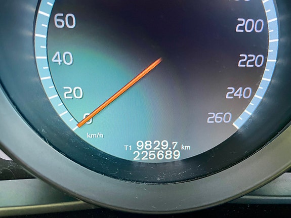 Volvo V40 Cross Country 10 of 28