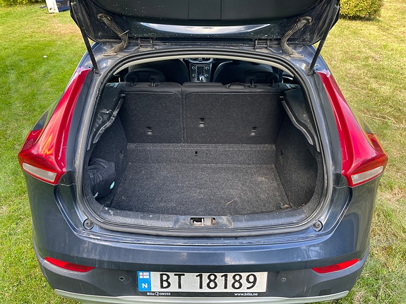 Volvo V40 Cross Country 20 of 28