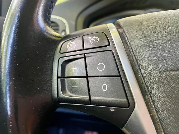 Volvo V40 Cross Country 7 of 28