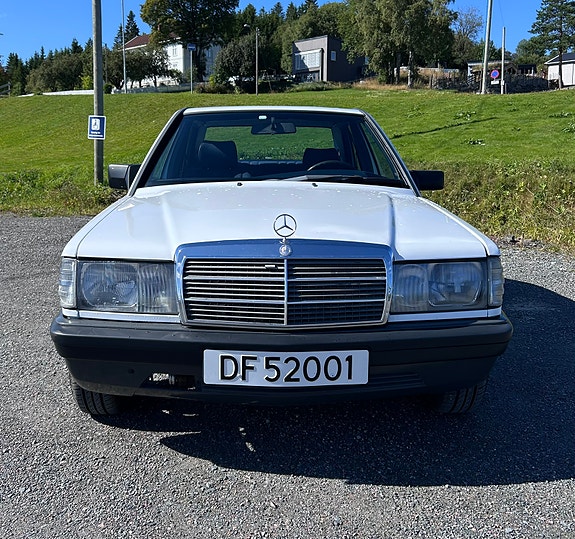 Mercedes-Benz 190 10 of 16