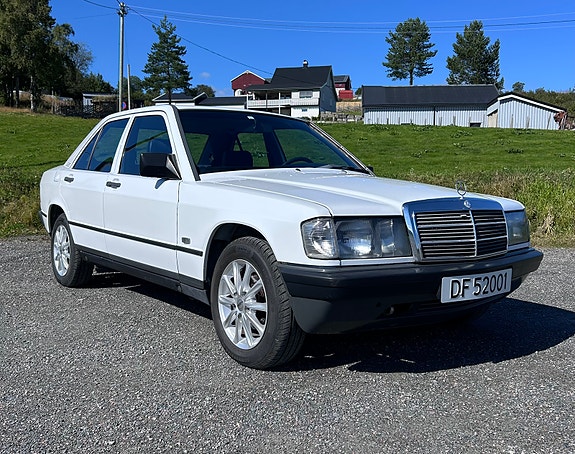 Mercedes-Benz 190 2 of 16
