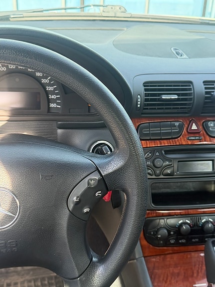 Mercedes-Benz C180 5 of 10