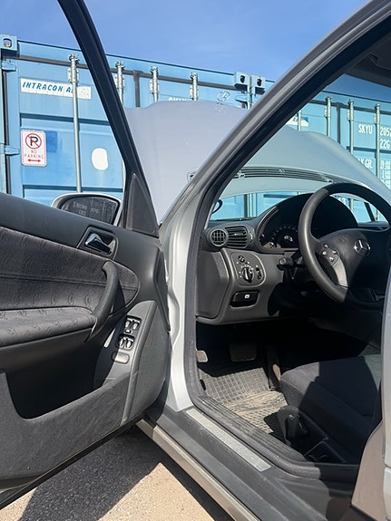 Mercedes-Benz C180 4 of 10