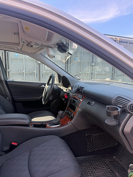 Mercedes-Benz C180 7 of 10