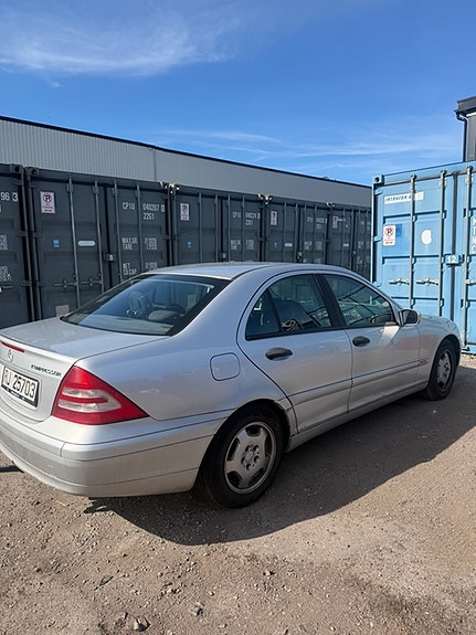 Mercedes-Benz C180 8 of 10