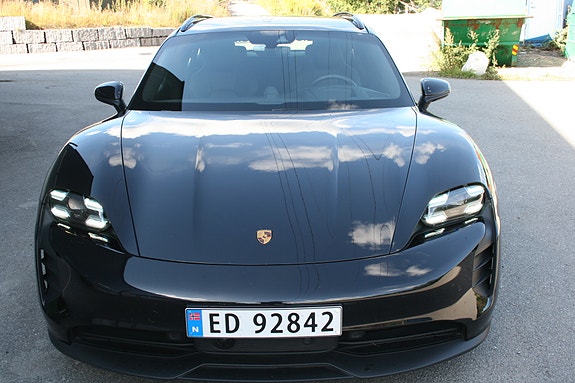Porsche Taycan GTS 10 of 30
