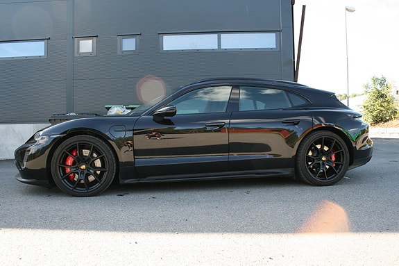 Porsche Taycan GTS 4 of 30