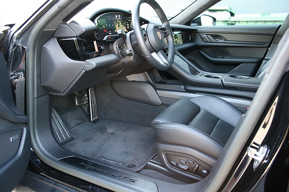 Porsche Taycan GTS 11 of 30