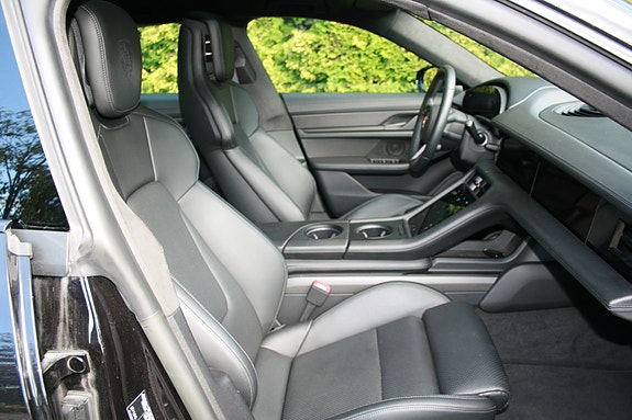 Porsche Taycan GTS 26 of 30