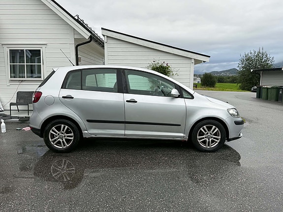 Volkswagen Golf Plus 2 of 15