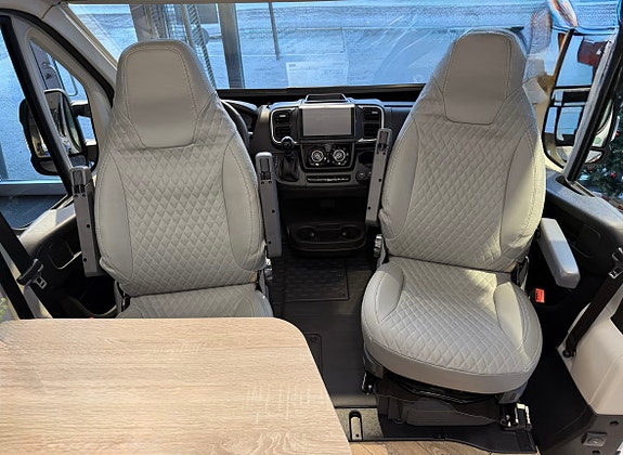 Challenger V217 Sport Edition 12 of 30